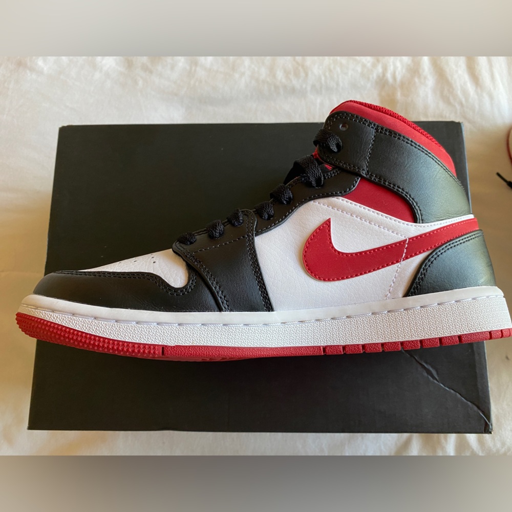 Air Jordan 1 Mid 'Black Gym Red' 554724-122 - Picture 11 of 12